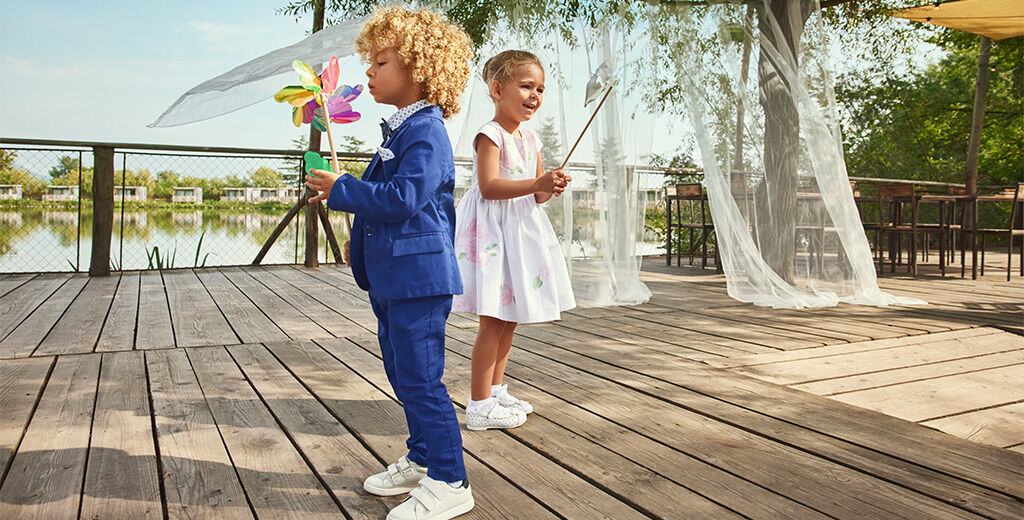 https://www.chicco.be/dw/image/v2/BJJJ_PRD/on/demandware.static/-/Sites-Chicco-Belgium-Library/fr_BE/dwbaab311c/site/09-Landing produit/vetement/CHICCO_SS25_02_5045-2 (1)-1024x520px.jpg